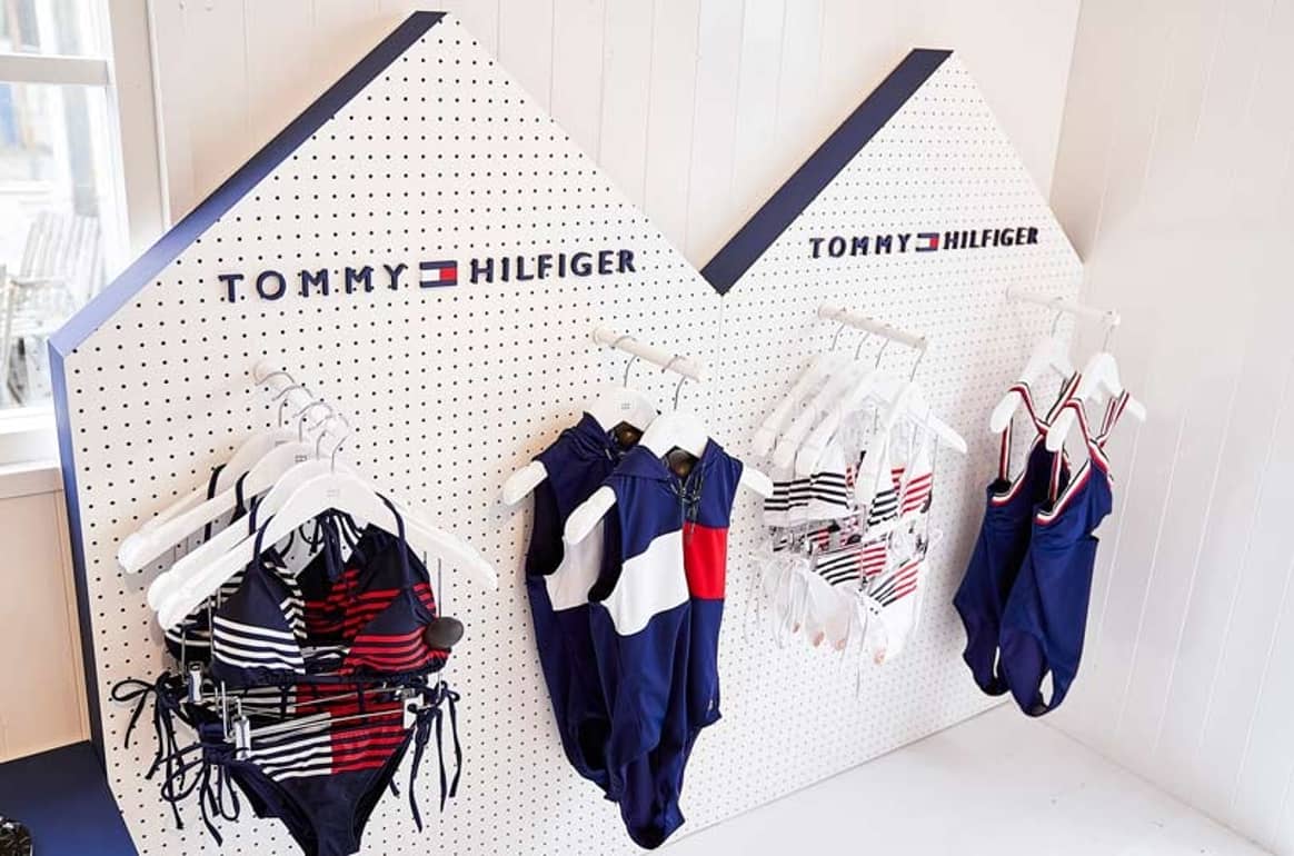 Kijken: Tommy Hilfigers pop-upstore met zwemkleding in Zandvoort