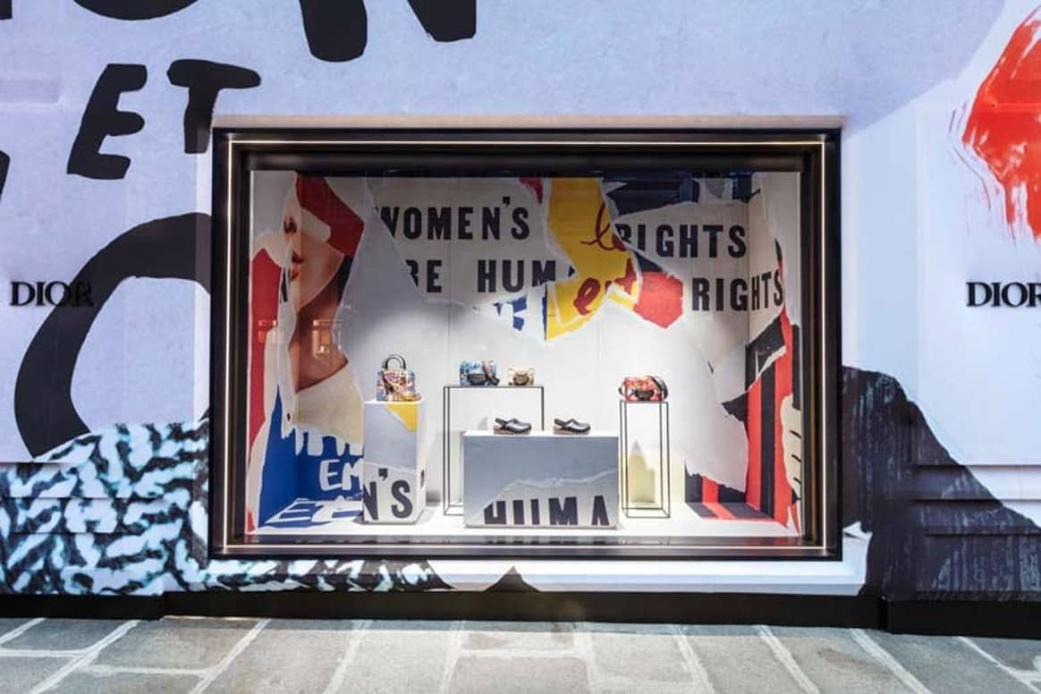 Dior emballe la façade de sa boutique parisienne Avenue Montaigne