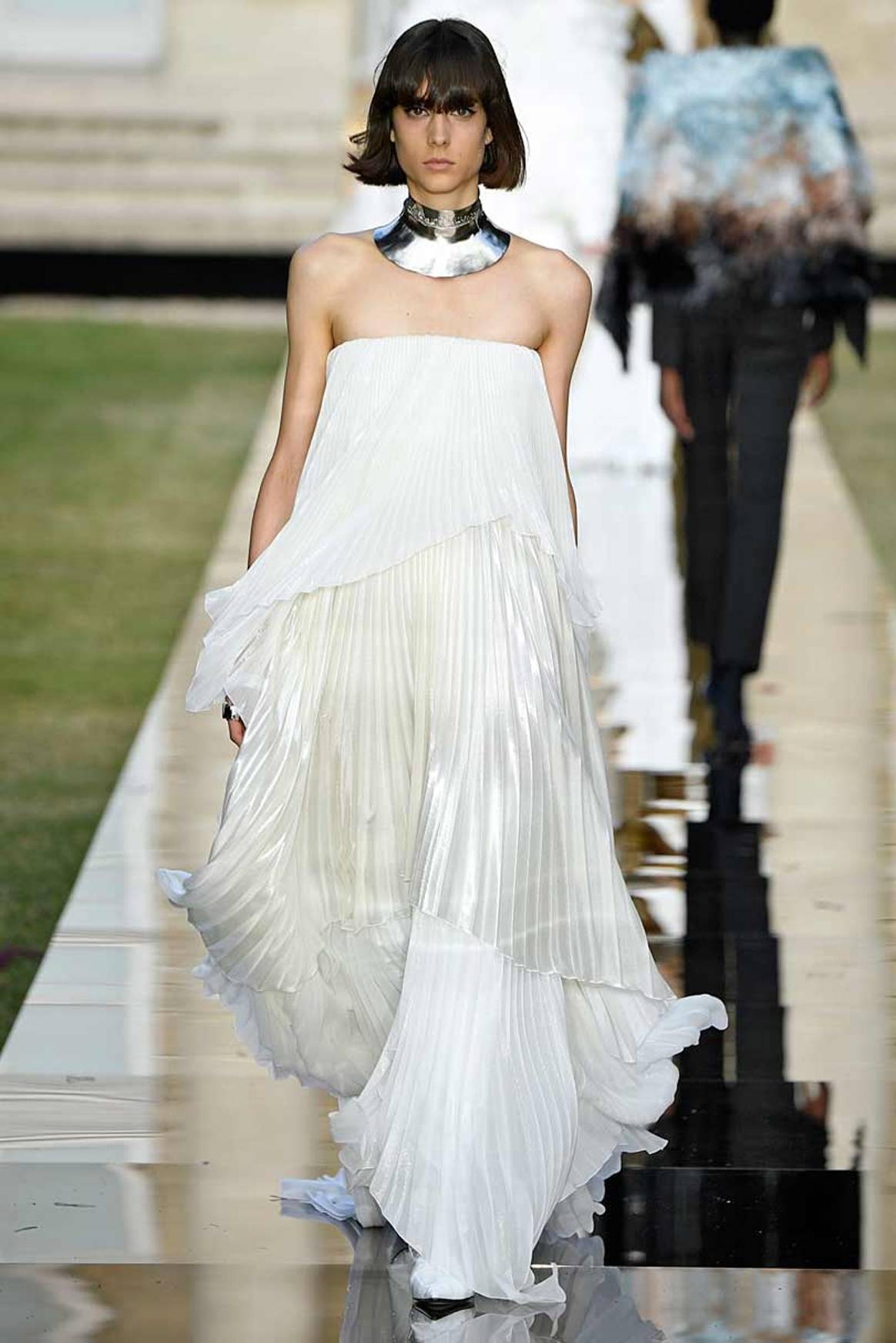 Haute couture: un défilé Givenchy en hommage à son fondateur