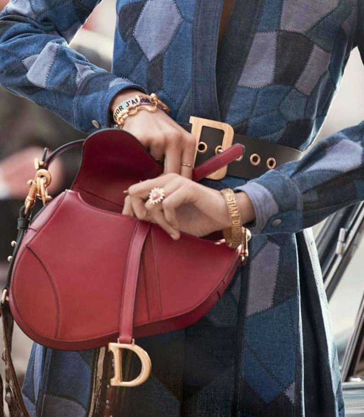 Как культовая сумка Dior вернулась спустя 18 лет
