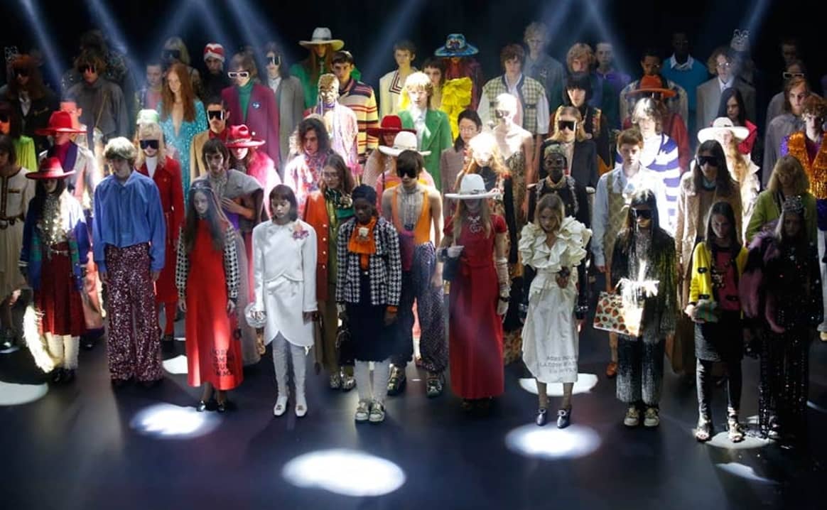 Ein Spektakel der Extravaganzen auf der Pariser Fashion Week