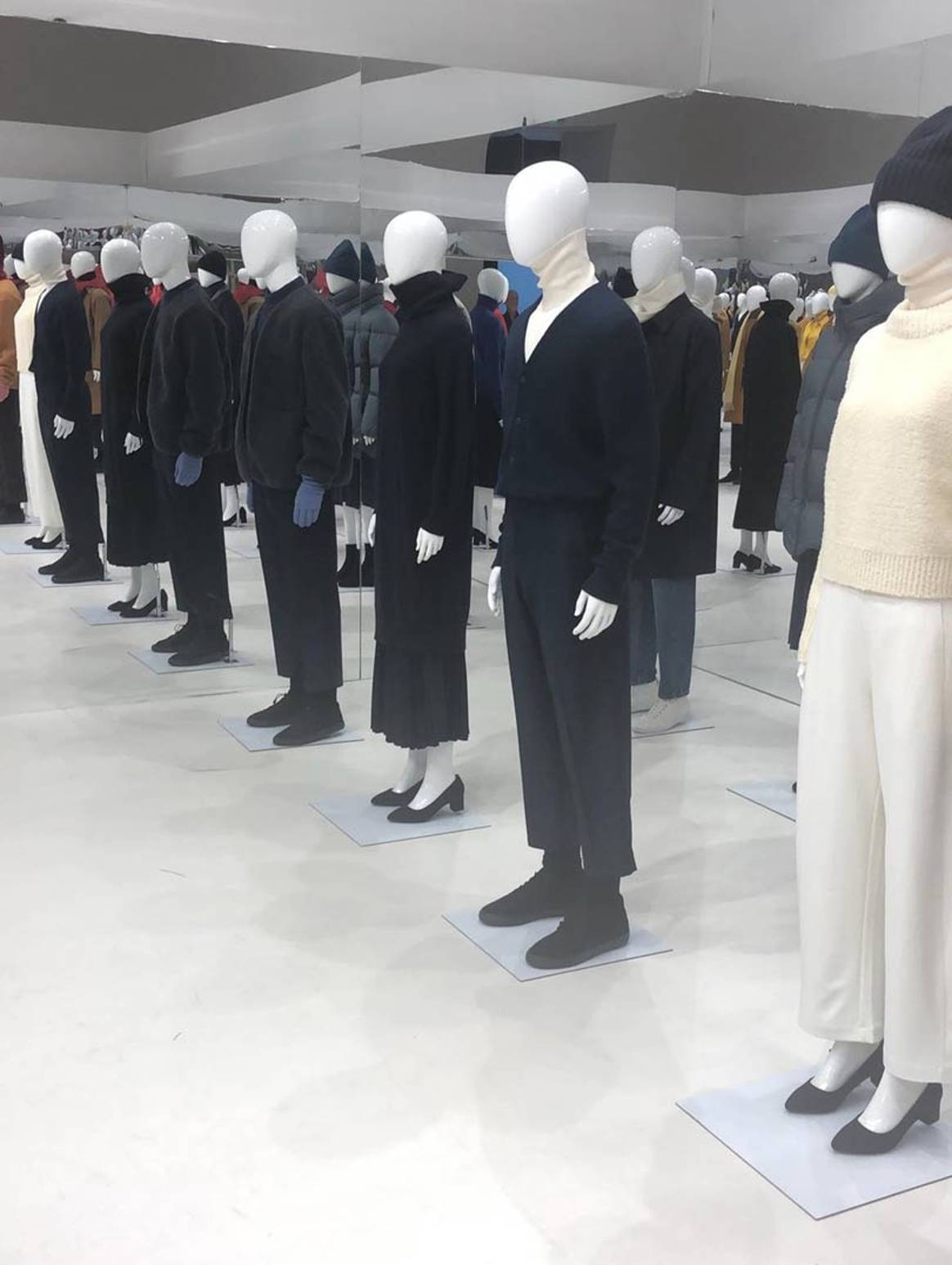Uniqlo toont in Parijs de kunst van lifewear en nieuwe norm voor breitechnieken