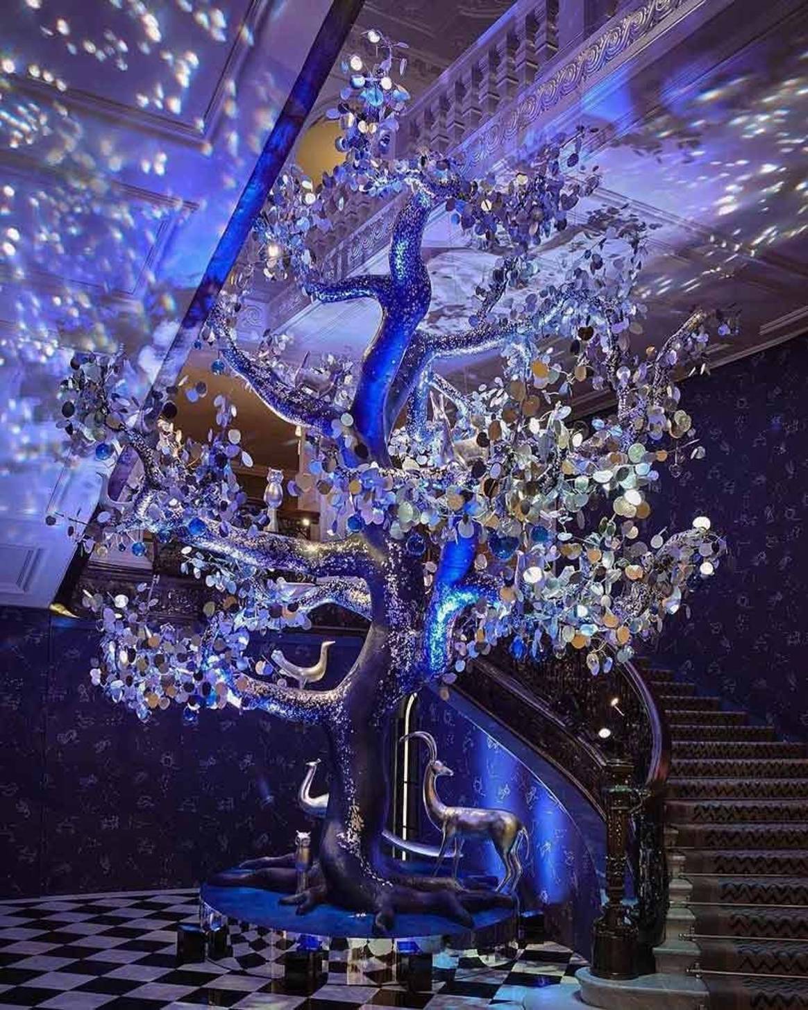 Diane von Furstenberg diseña el Árbol de Navidad del hotel Claridge’s de Londres