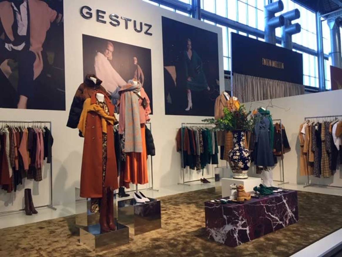 Modefabriek: Farben erobern die Herbst/Winter Kollektionen