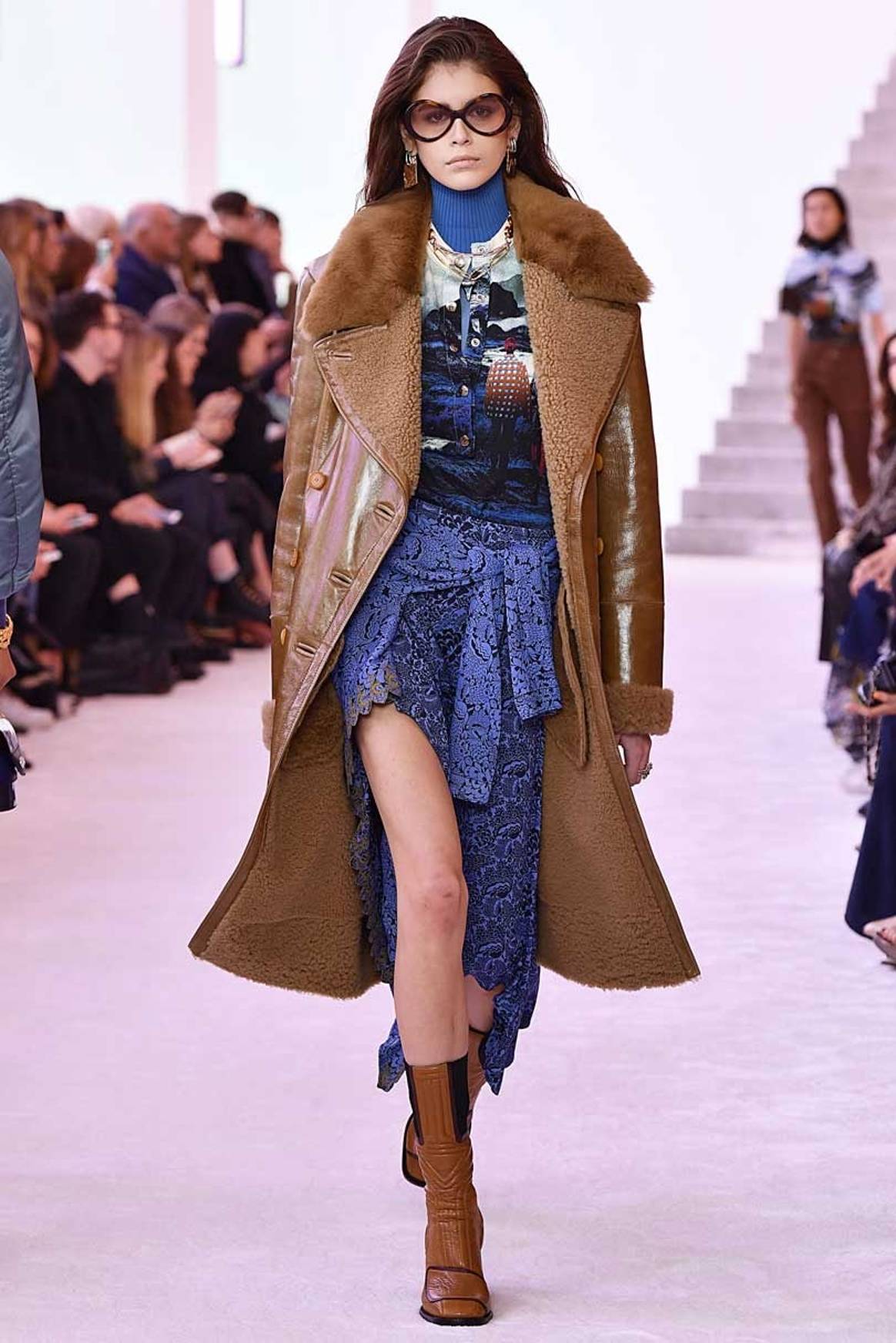 Chloe tips hat to Lagerfeld's 'genius' at Paris show