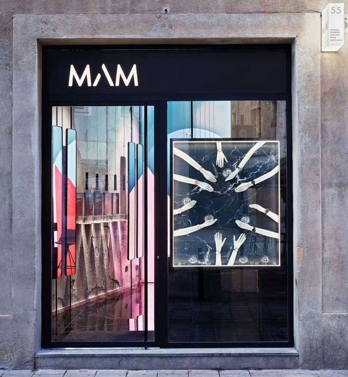 Los relojes de madera de Mam Originals abren segunda tienda en Barcelona