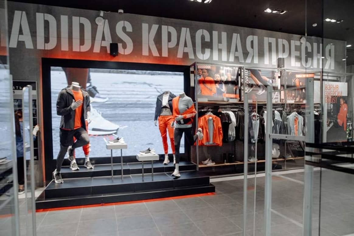 Как выглядит первый цифровой магазин Adidas в России - фото