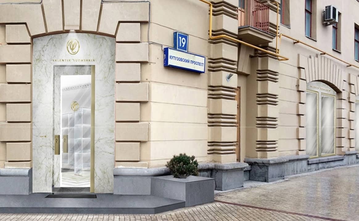 "В тревожные времена живем": самый первый бутик Юдашкина на Кутузовском "срезан" ровно вдвое