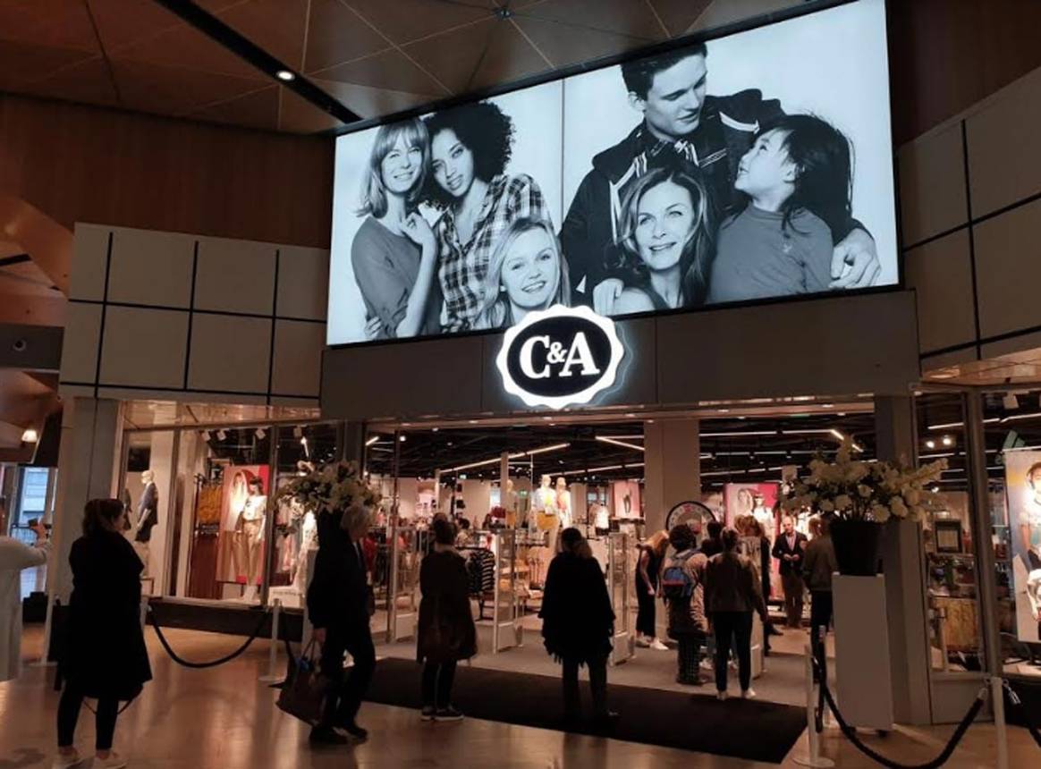 C&A viert nieuw filiaal in Alexandrium Shopping Center!