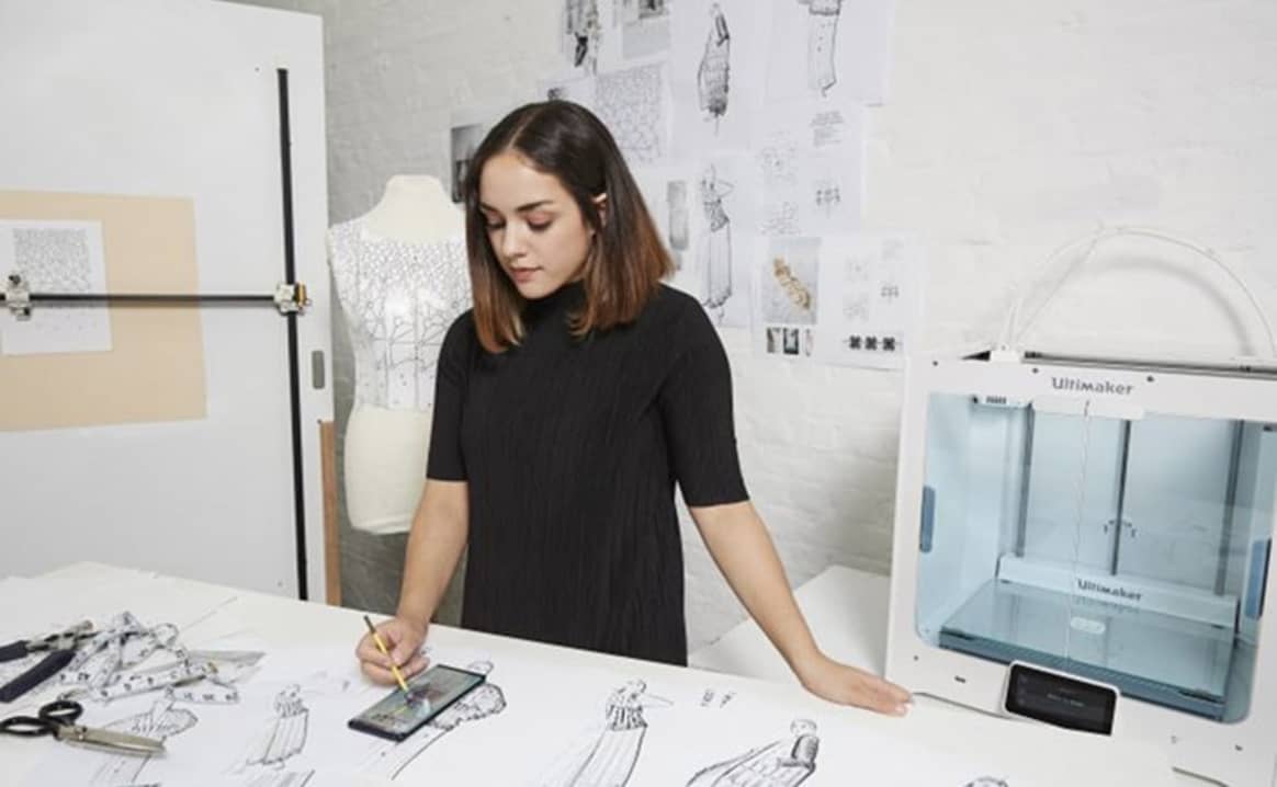 Mobil couture: готовы ли российские дизайнеры создавать одежду при помощи смартфона