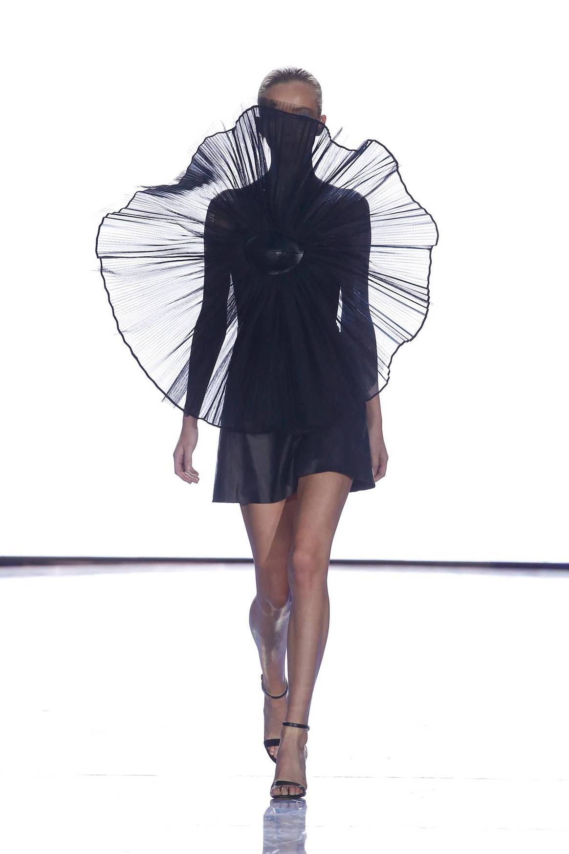 Zien: David Laport showt ‘Super Photosynthesis’ op Mercedez-Benz Fashion Week Ibiza