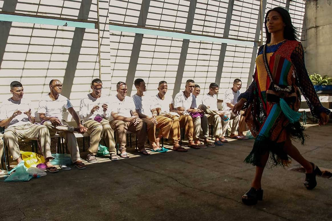 Dans une prison de Sao Paulo, des détenus organisent un défilé de mode