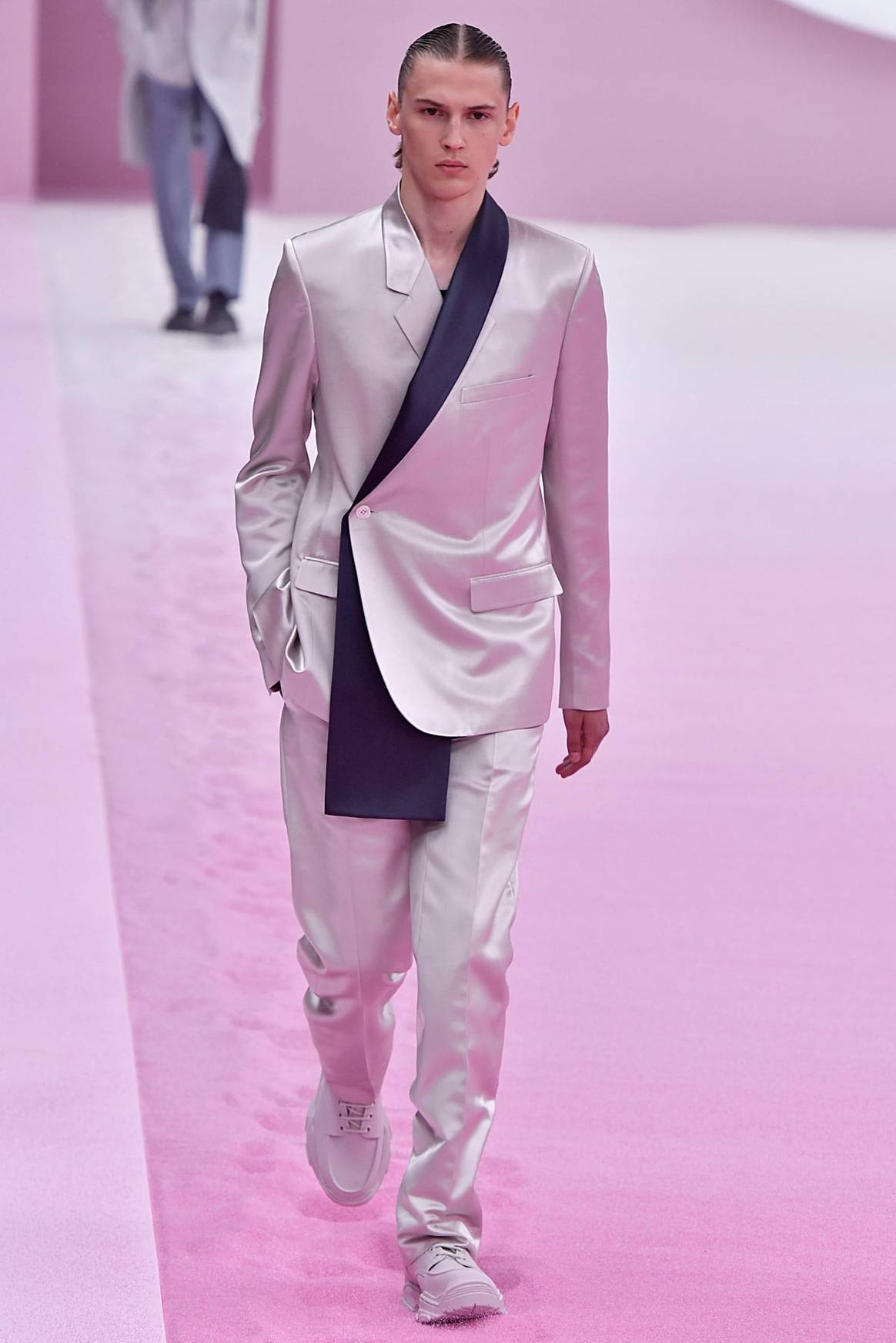 Paris Fashion Week Homme : chic patiné chez Dior et flashy sensuel pour Berluti
