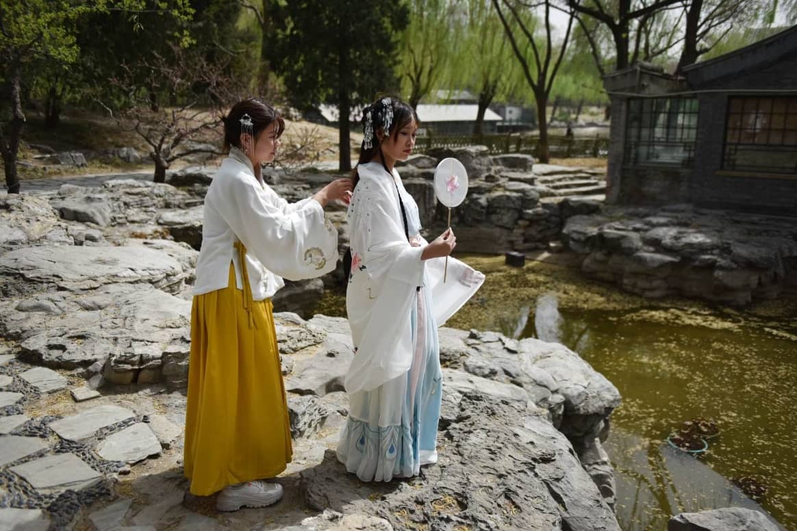 En China, los jóvenes ponen de moda el "hanfu", el traje tradicional
