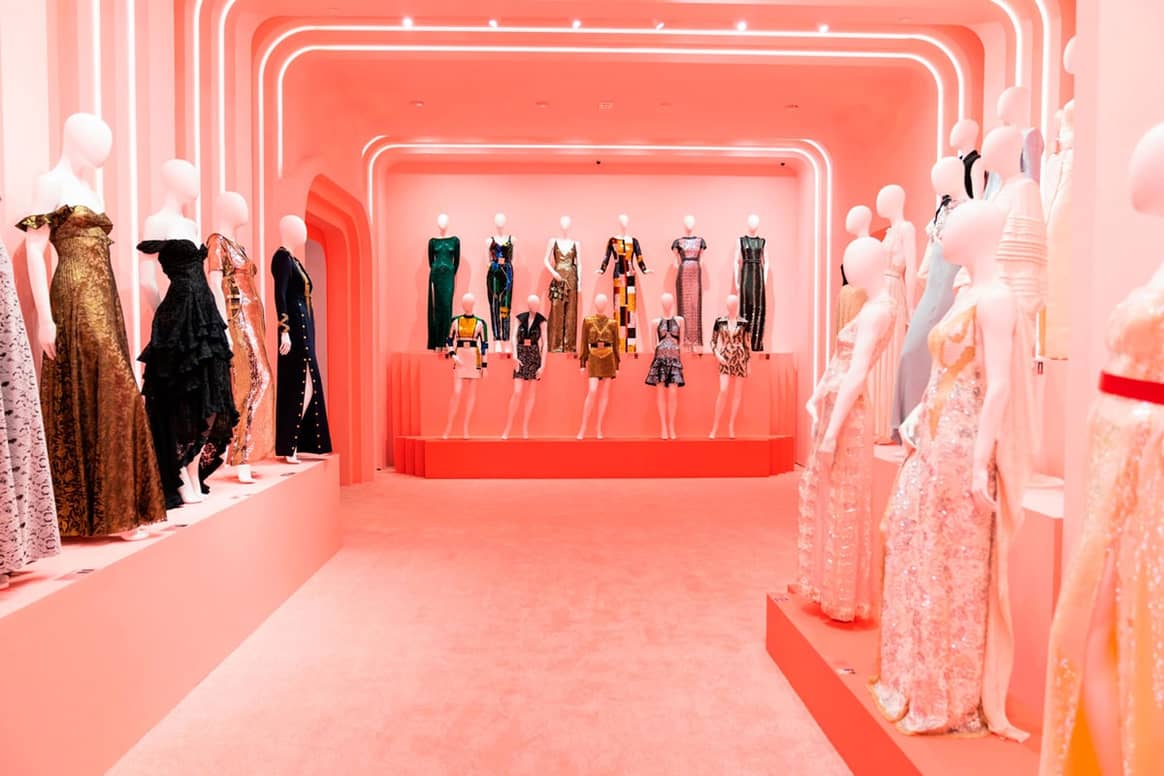 De Rei Kawakubo a Zaha Hadid: Louis Vuitton exhibe 160 años de colaboraciones en Beverly Hills