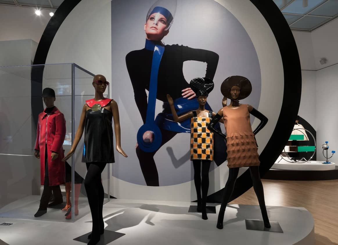 Ein Blick in die New Yorker Ausstellung 'Pierre Cardin: Future Fashion'