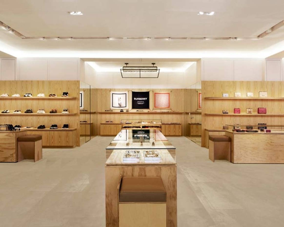 En images : Burberry lance un nouveau concept de vente dans 14 magasins