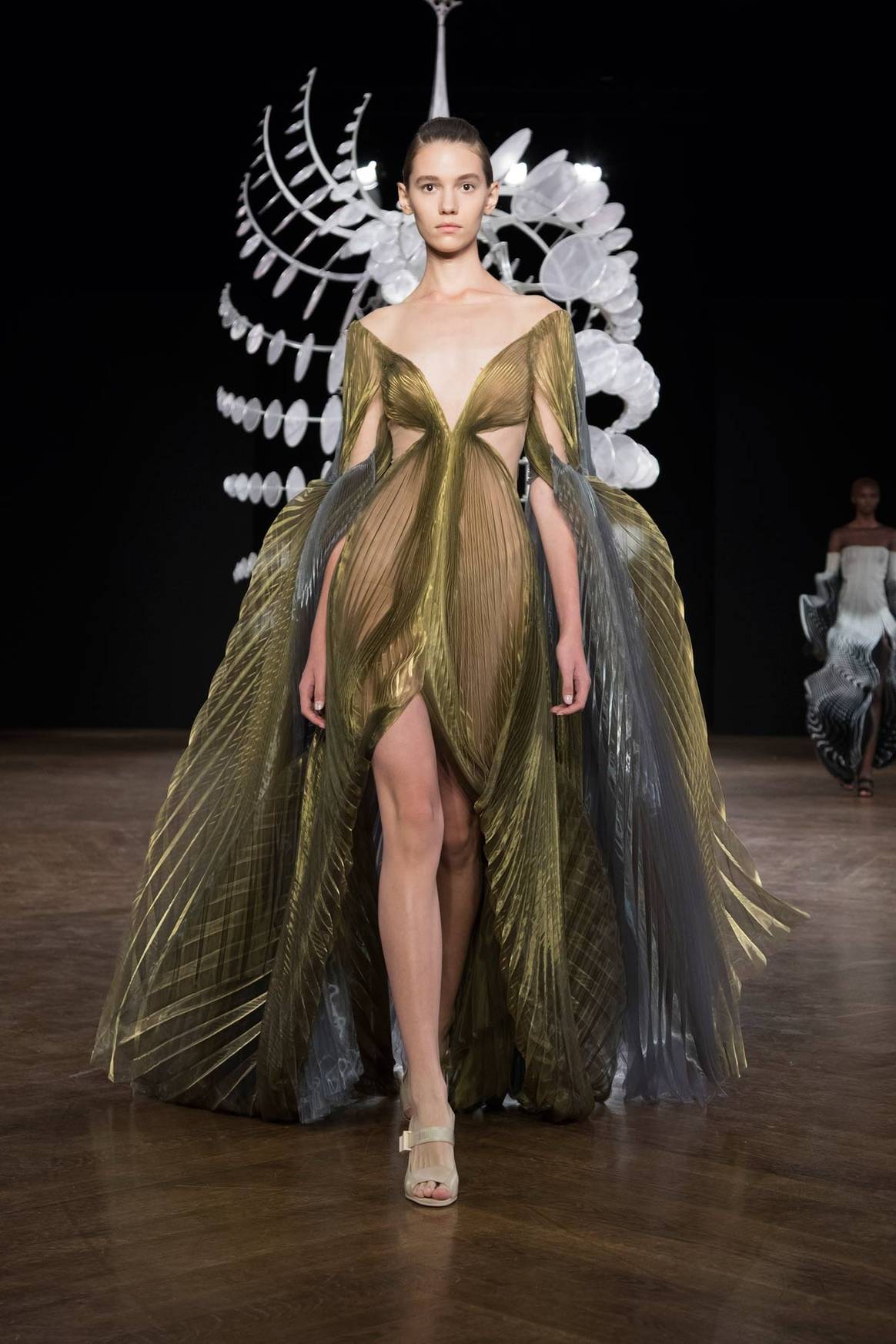 Haute couture à Paris : Schiaparelli fonctionnel, Iris Van Herpen hypnotique