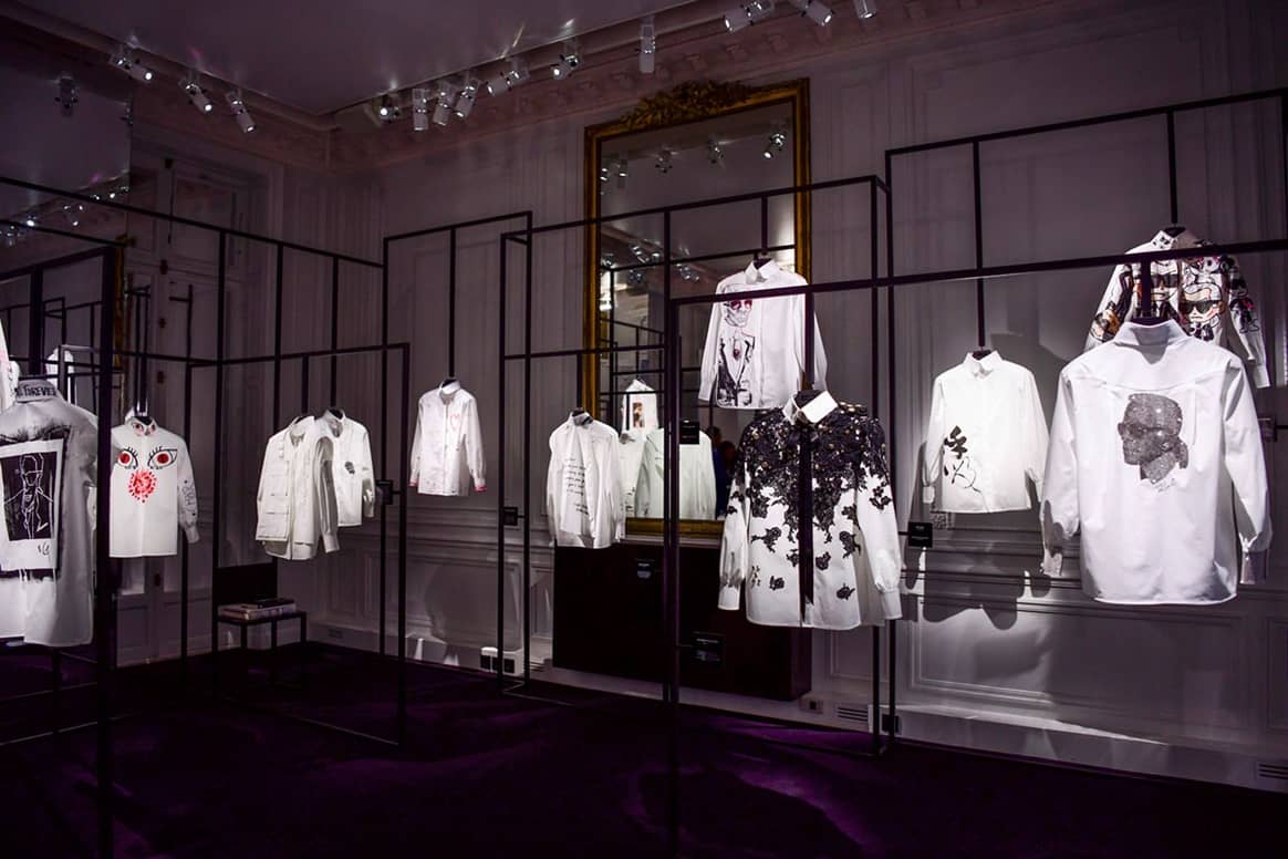 El último tributo a Karl Lagerfeld: una exposición y una colección exclusiva de camisas blancas