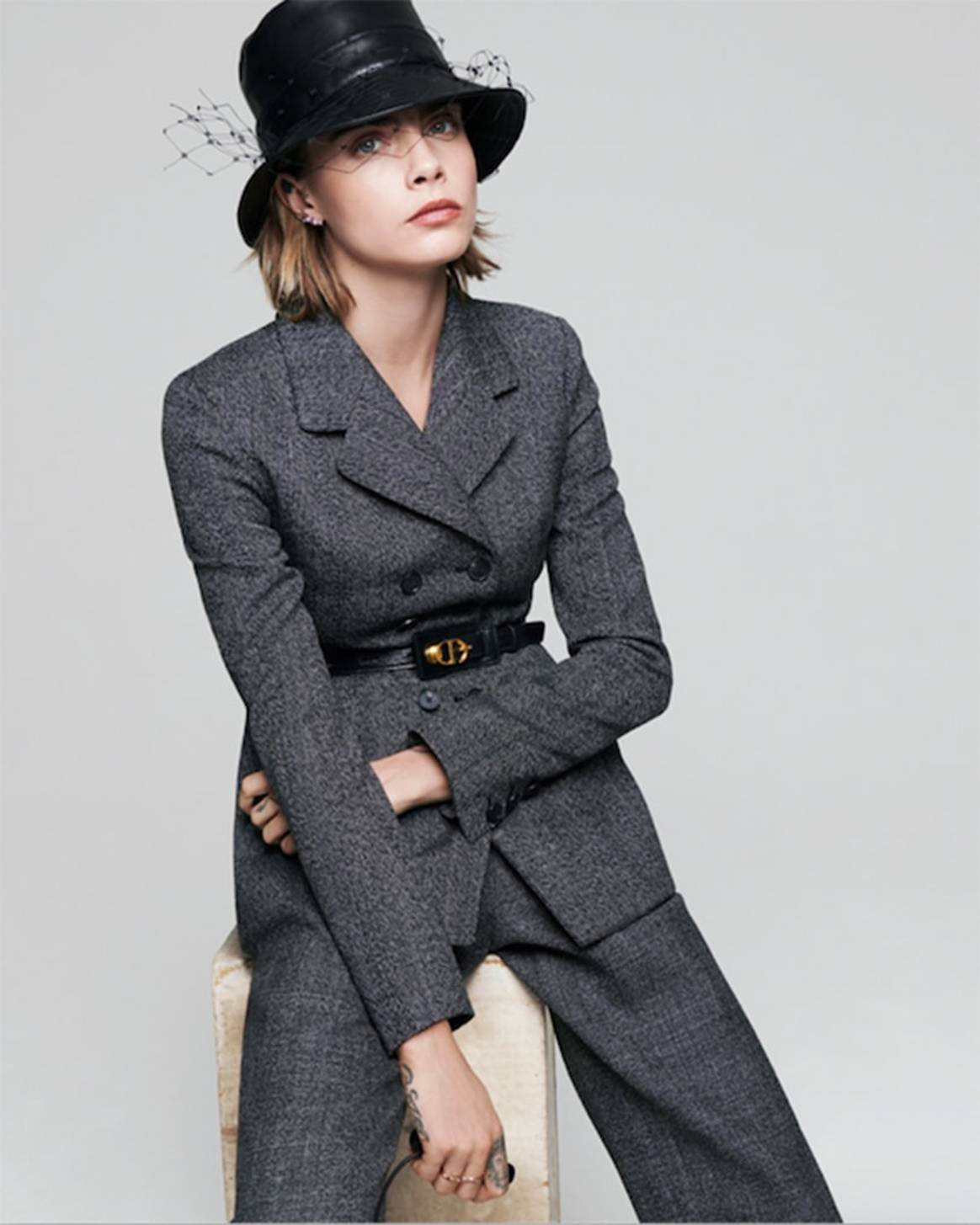 Dior célèbre la mode british avec Cara Delevingne