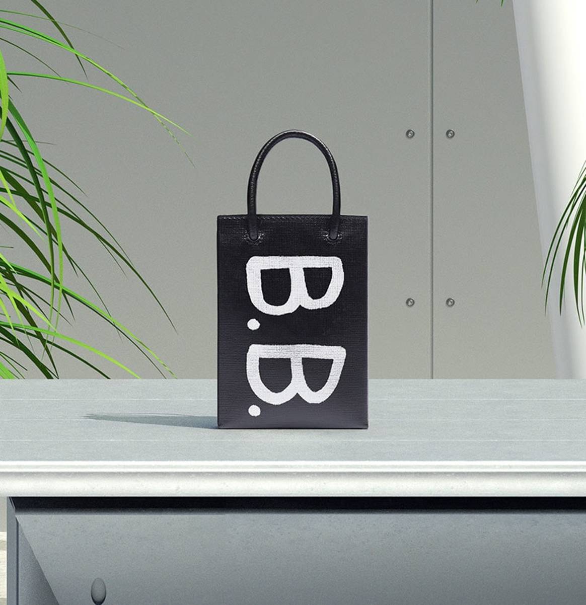 « Ephemeral Handbag Shop » : le projet Balenciaga inauguré aux Galeries Lafayette