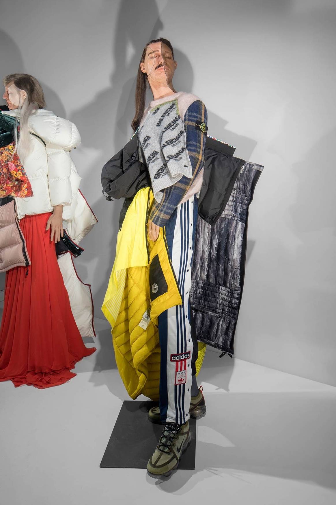 Duran Lantink maakt outfits van oude voorraad Bijenkorf