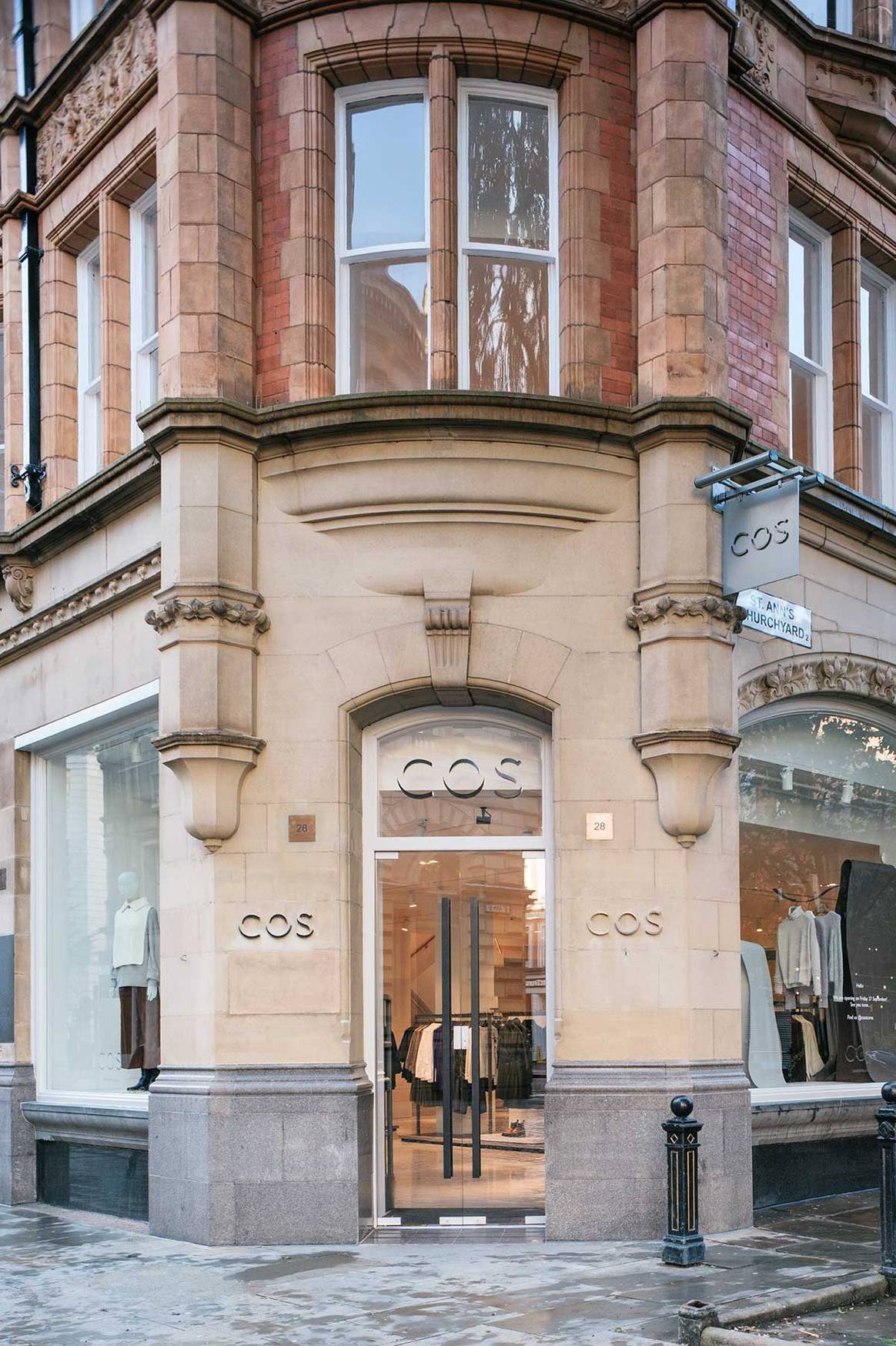 Cos opens first store in Manchester