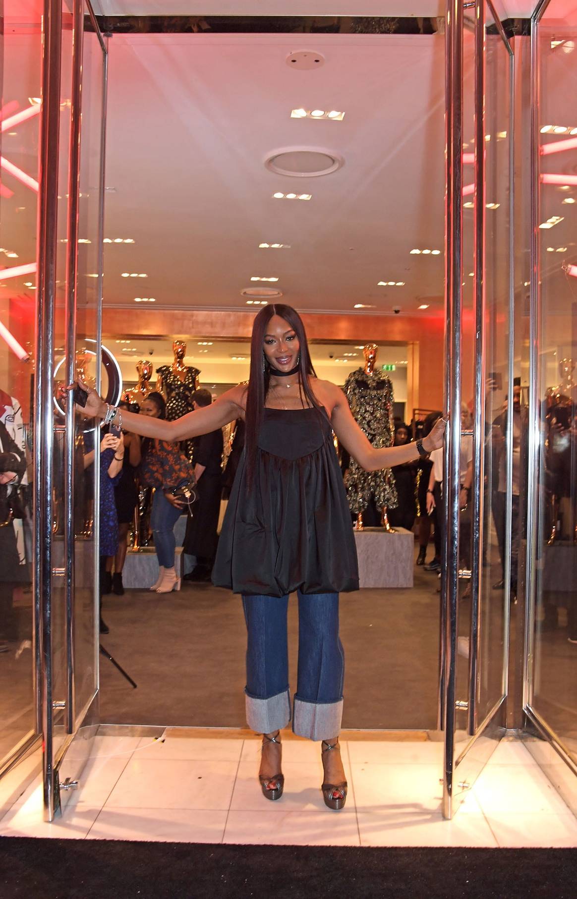 Naomi Campbell ouvre un magasin pop-up Fashion for Relief à Westfield London