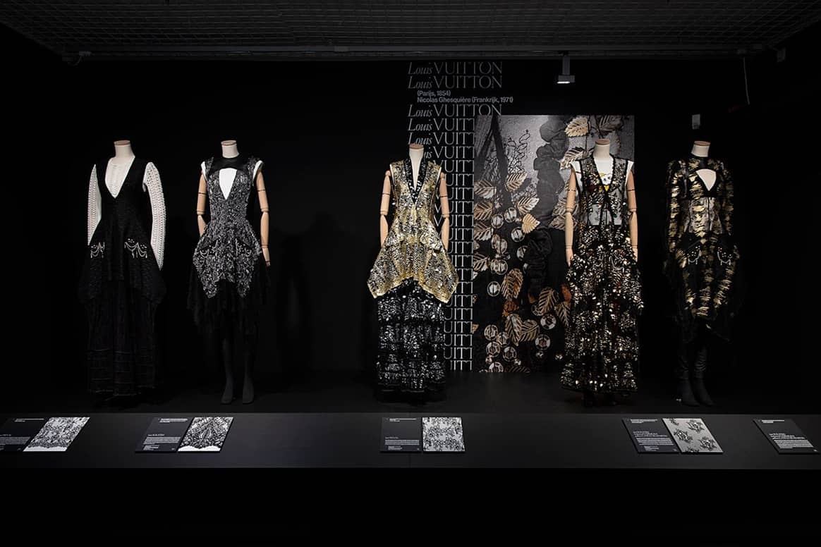 Foto 3. Overzicht tentoonstelling The Art of Lace | Haute
couture van Chanel tot Iris van Herpen – ontwerper Louis Vuitton. Credit:
Josefina Eikenaar/TextielMuseum