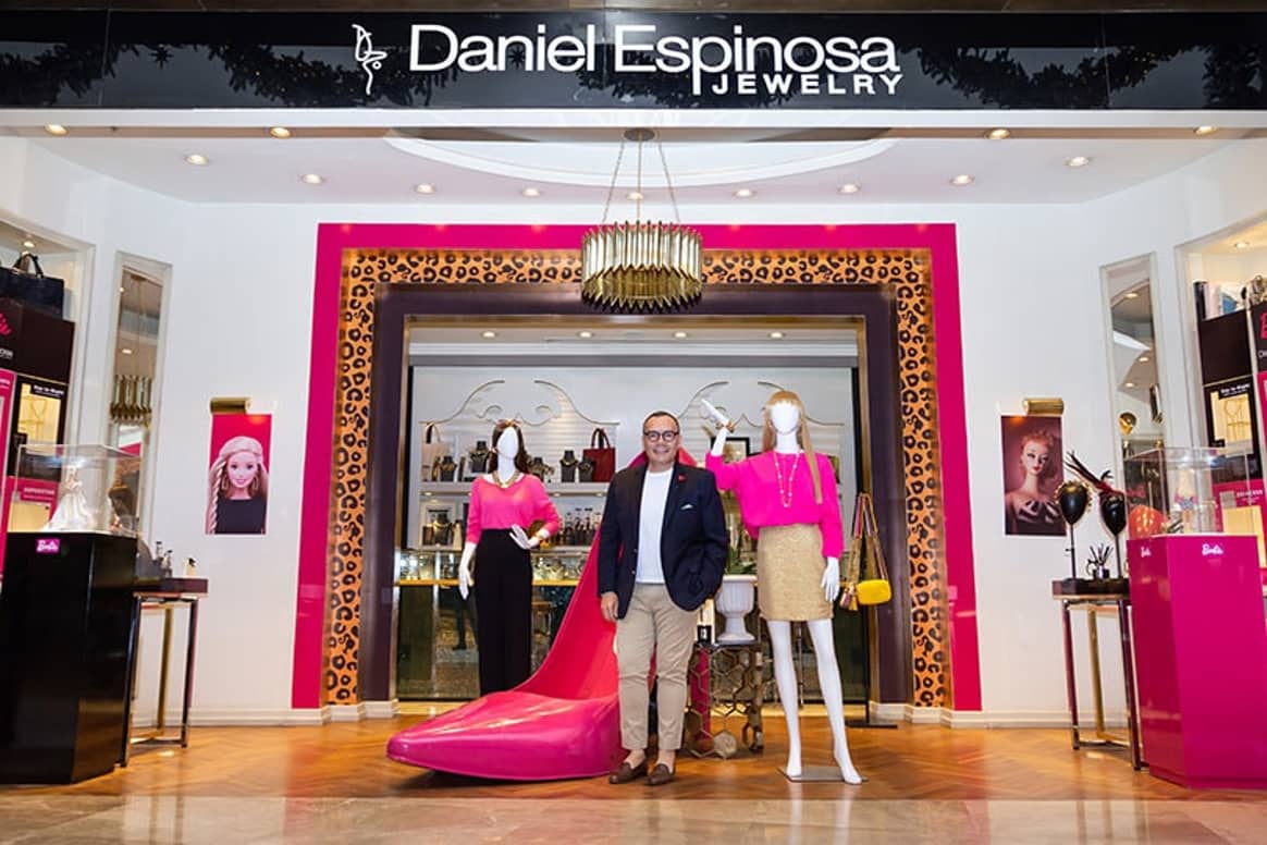 Daniel Espinosa presenta una colección dedicada a la muñeca Barbie