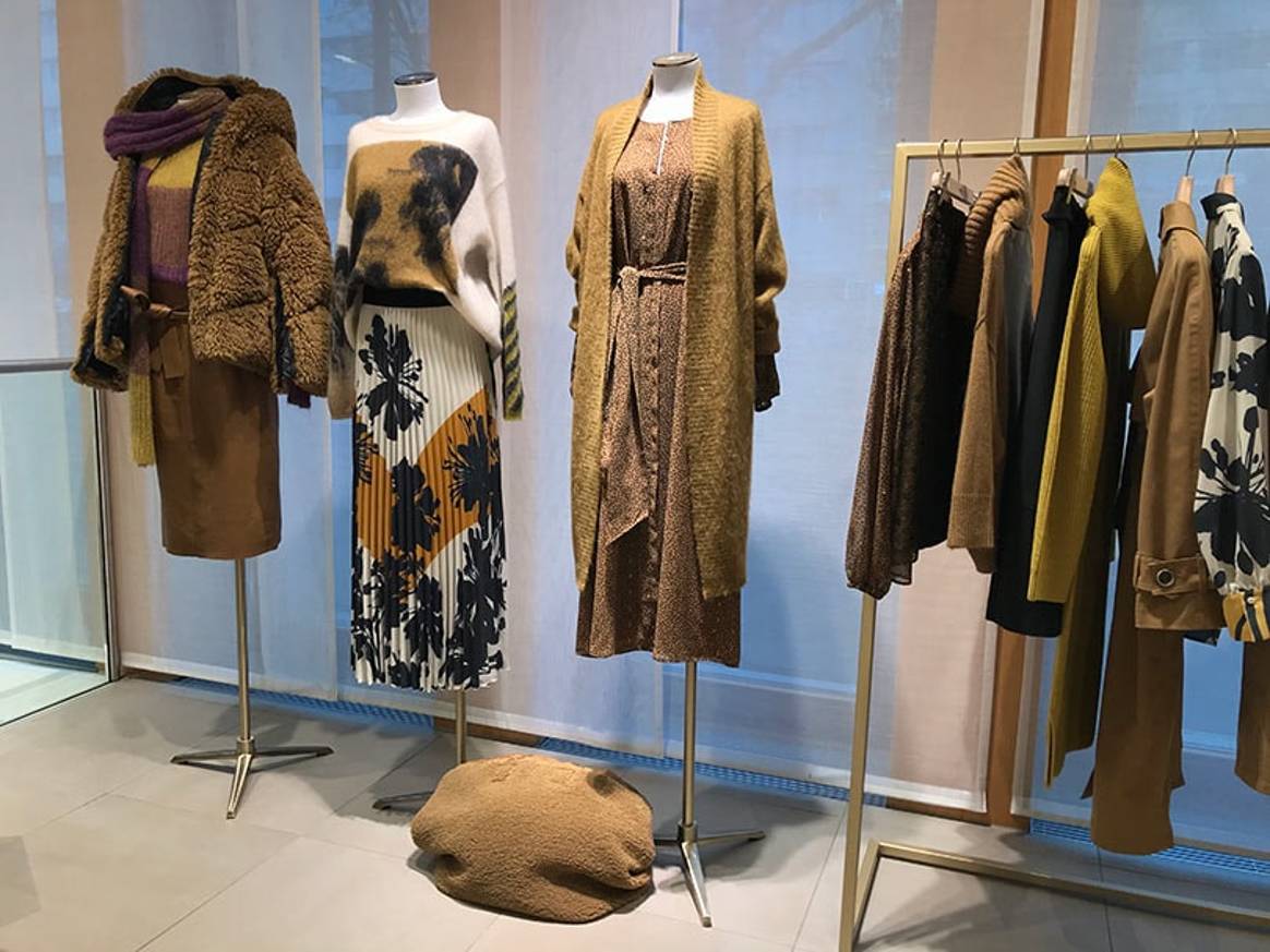 Bild: Die Braun- und Erdtöne im Showroom von Luisa Cerano spiegeln den Trend zu gedeckten Farben und ruhigeren Prints in der Saison HW2020 wieder | FashionUnited