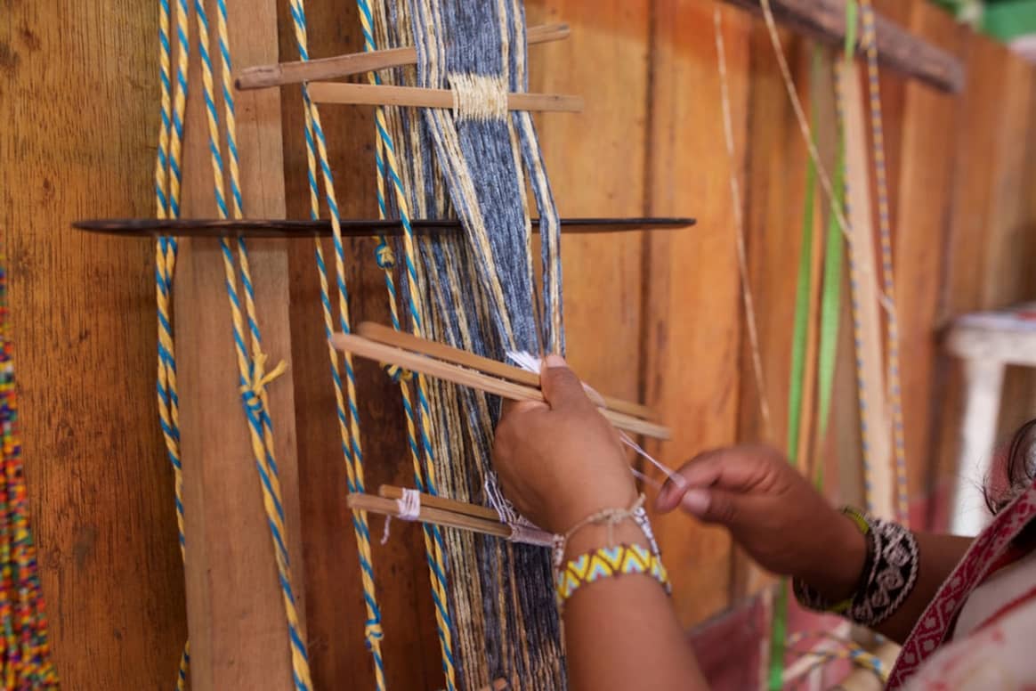 Marcas de moda de Colombia se unen para ayudar a los artesanos