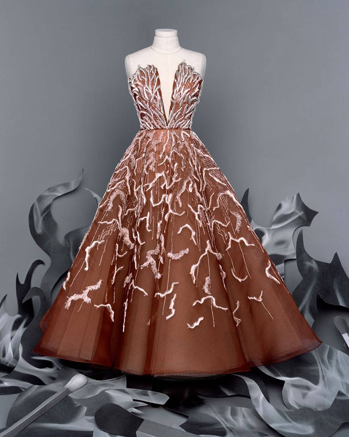 El Dior más surrealista deslumbra con una colección de “vestidos de muñeca”