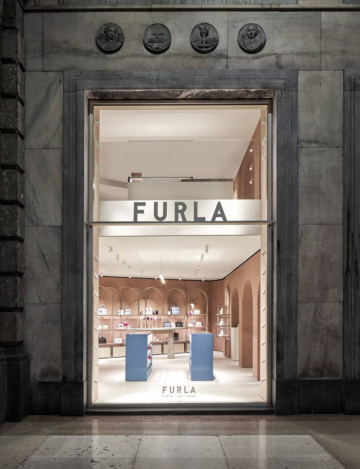 En images : Furla dévoile son nouveau flagship milanais