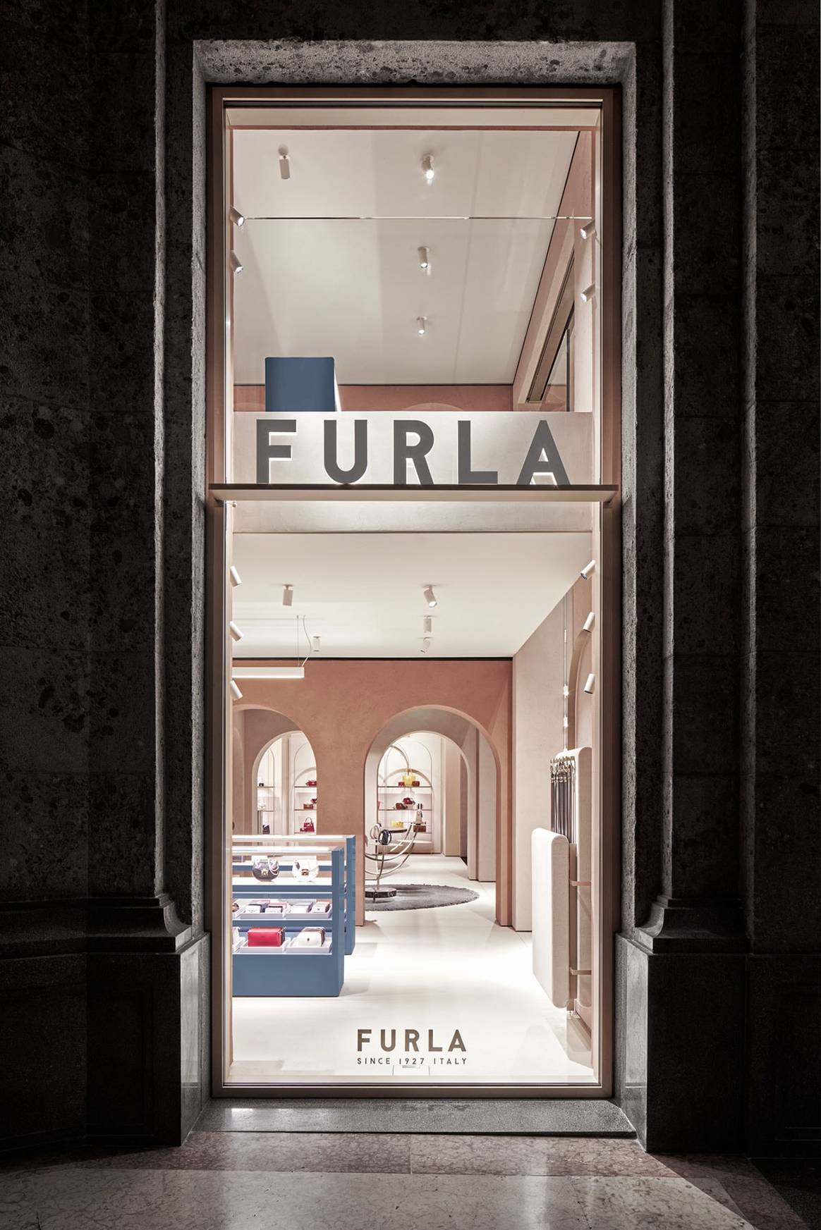 En images : Furla dévoile son nouveau flagship milanais