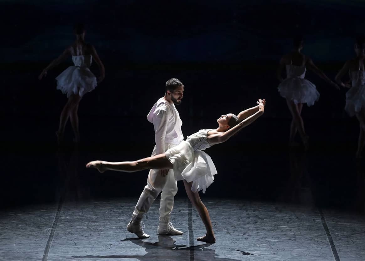 Игорь Чапурин создал костюмы для балета «Лебединое озеро» во Франции