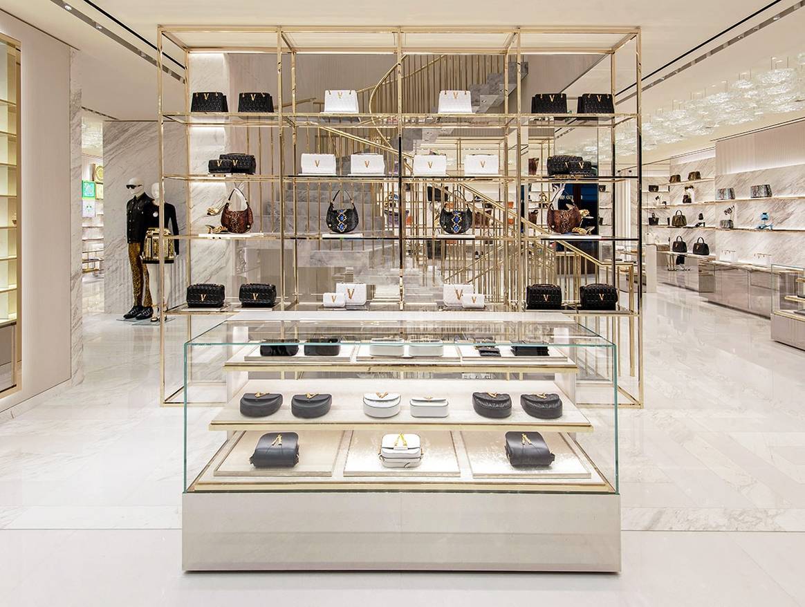 En image : Versace ouvre un flagship à Paris