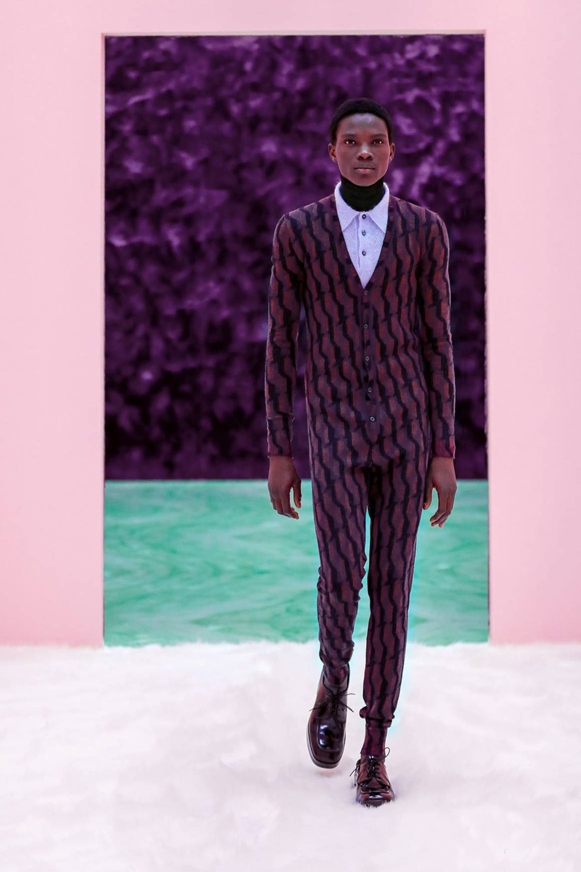 Prada ahonda en su dualismo con una colección de “bodys” masculinos durante la Milan Fashion Week
