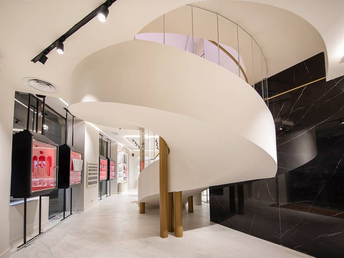 UNOde50 abre su primera flagship en Madrid aunando joyería de autor, tienda y galería de arte