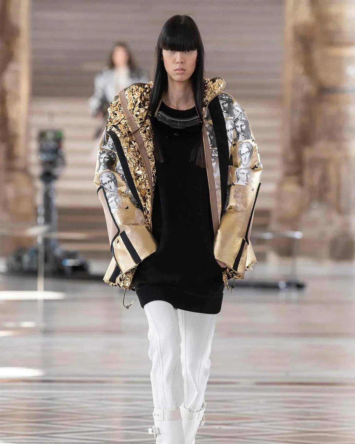 Louis Vuitton cierra Paris Fashion Week con un desfile en el Museo del Louvre al ritmo de Daft Punk