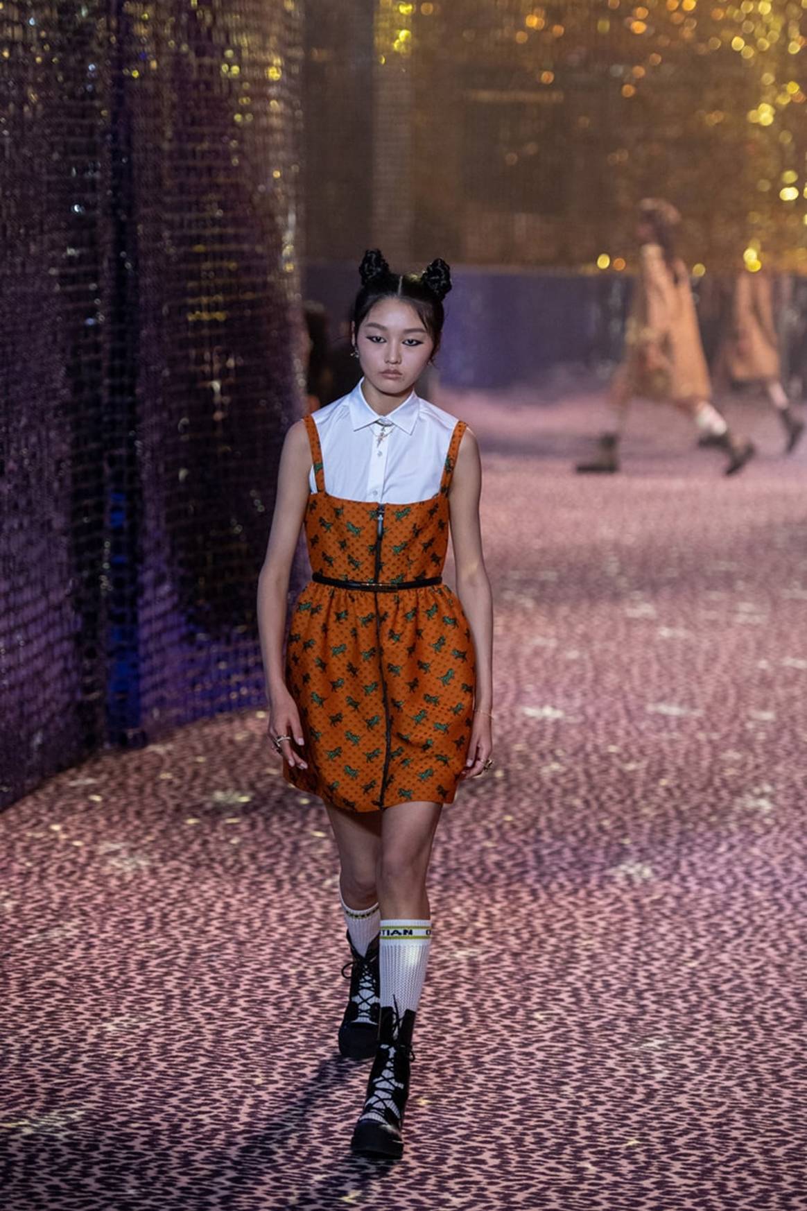 Показ Christian Dior в Шанхае посетила тысяча зрителей