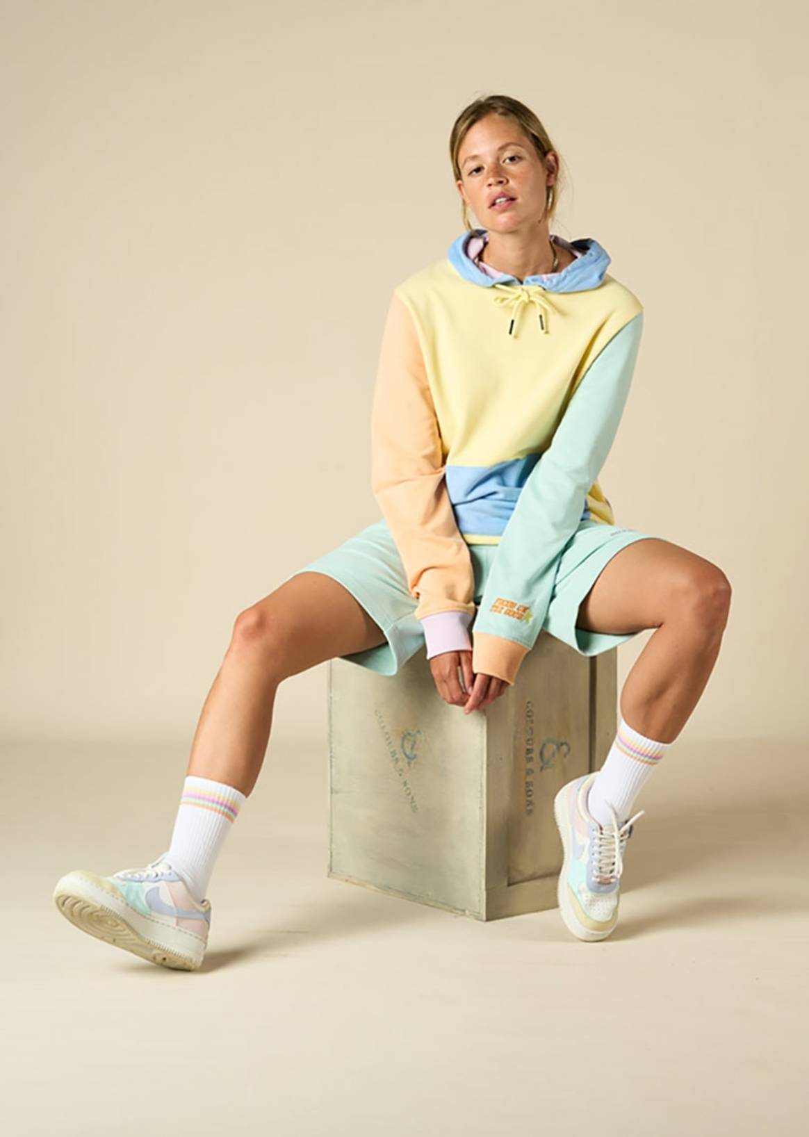 COLOURS & SONS Spring / Summer 2022 Womenswear collection