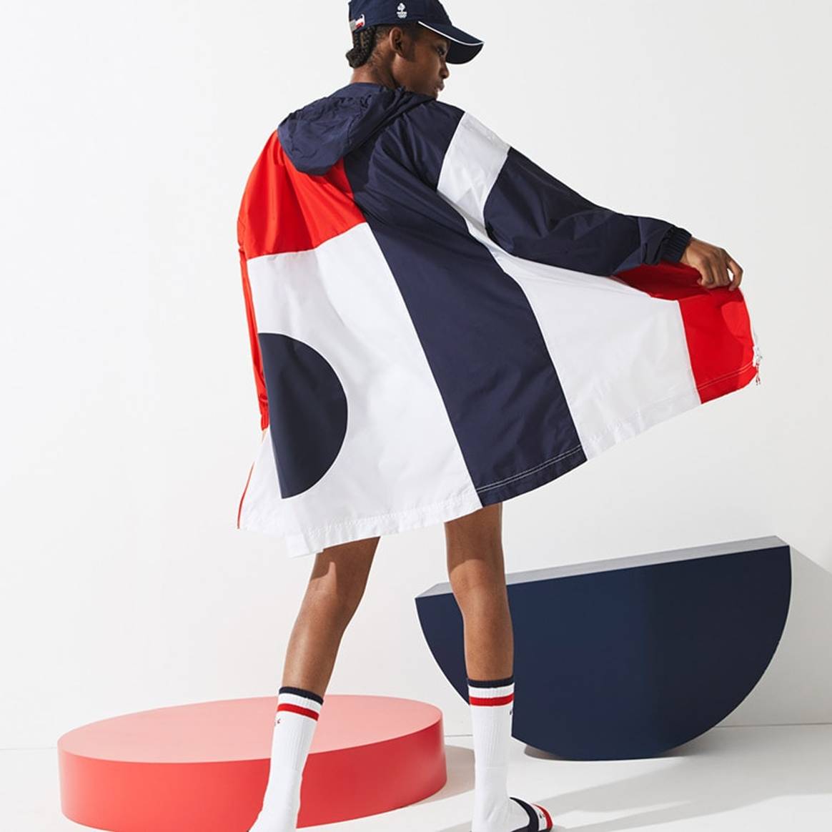 Lacoste представил коллекцию спортивной одежды с графическим дизайном