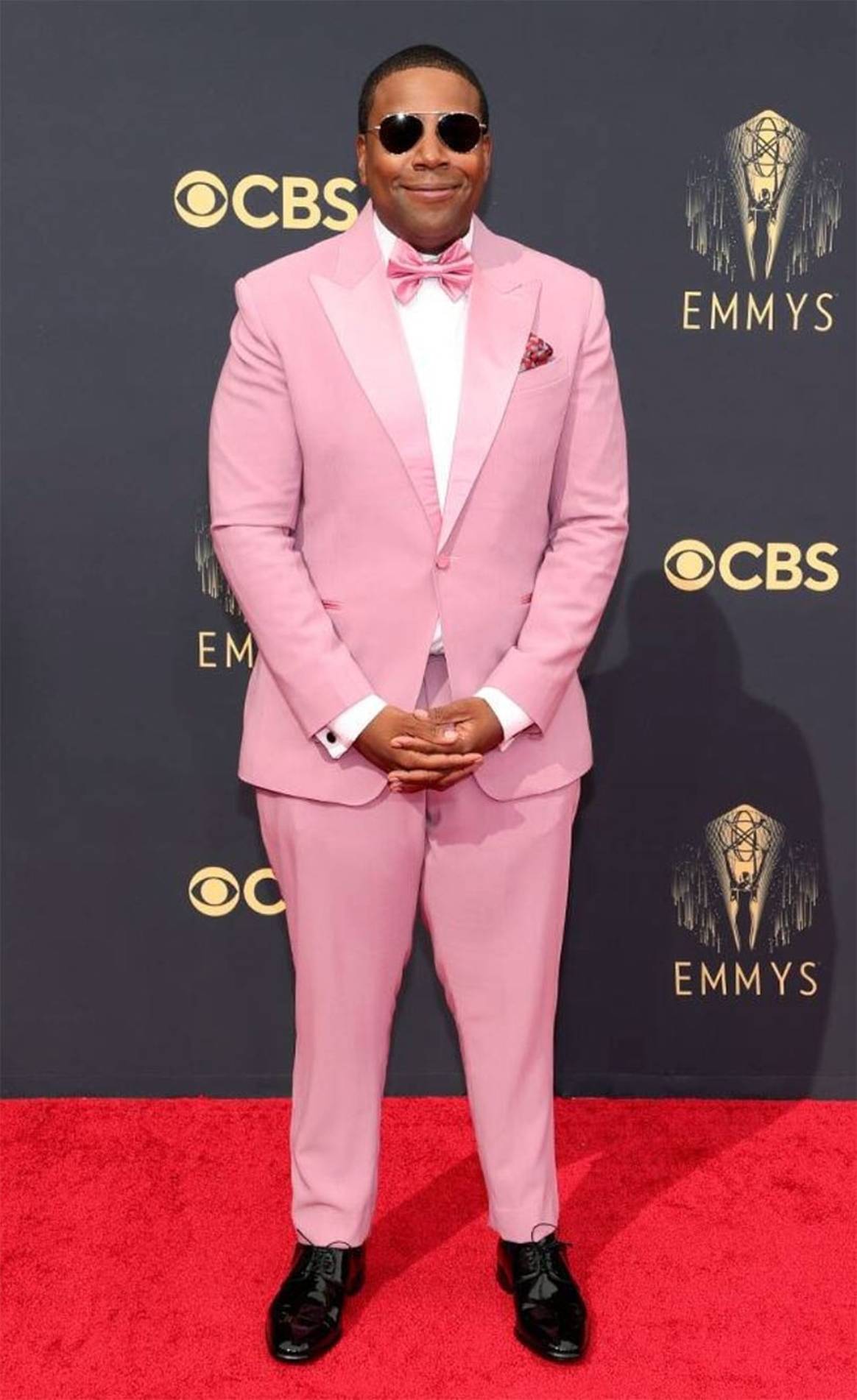 Estrellas de la televisión devolvieron el glamour a la alfombra roja de los Emmys