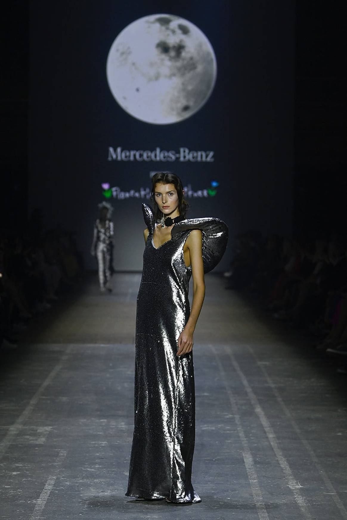 In Bildern: Florentina Leitner eröffnet Berliner Modewoche mit einer Reise zum Mond
