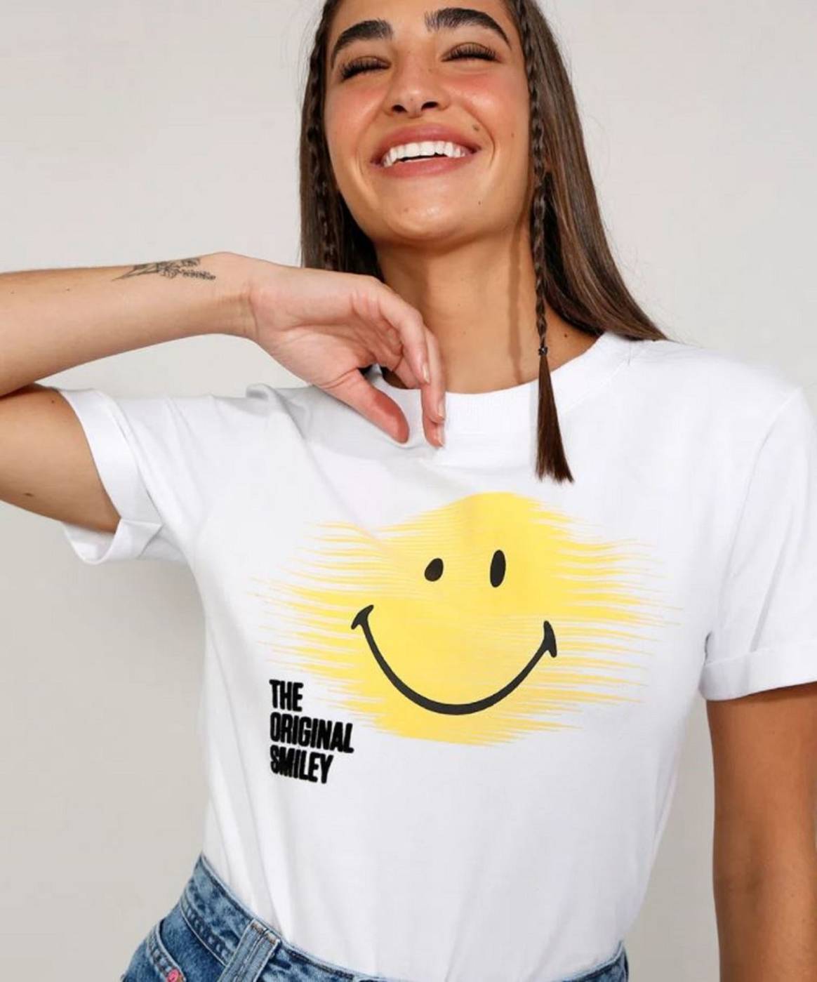 Smiley traz positividade em coleções de marcas nacionais