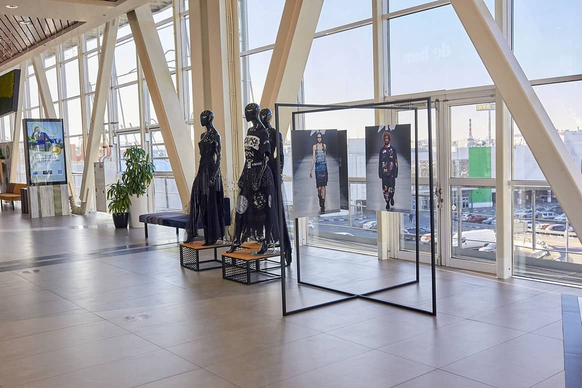 В Меге Белая Дача проходит выставка коллекции Маши Цигаль