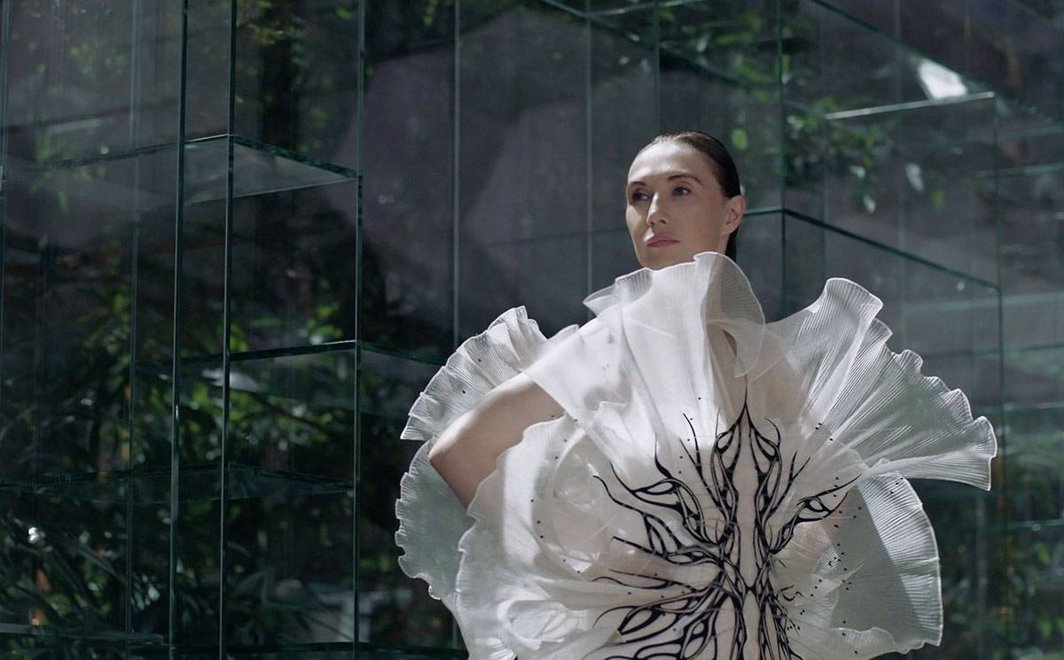 Video Carice Van Houten Is The Muse For Iris Van Herpen S Short Film